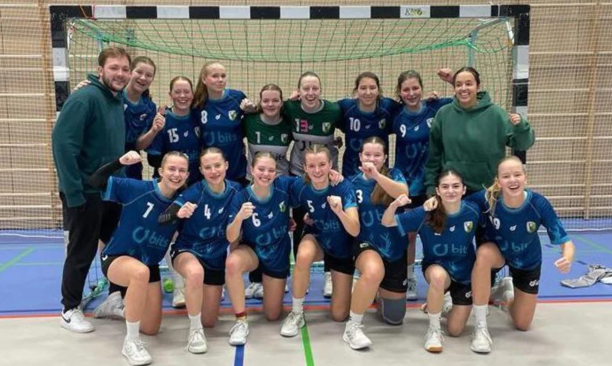 Unterstützung der Nachwuchssportler: Die BITS GmbH stattet die Jugendhandballmannschaften des TSV Forstenried