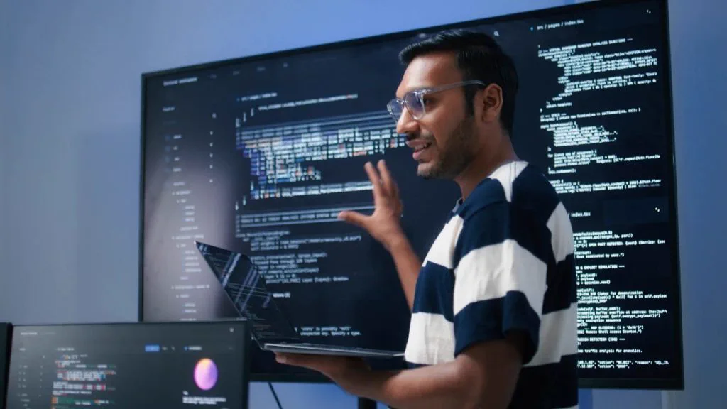 Standbild aus dem Video zur Loesung Enablement & Academy