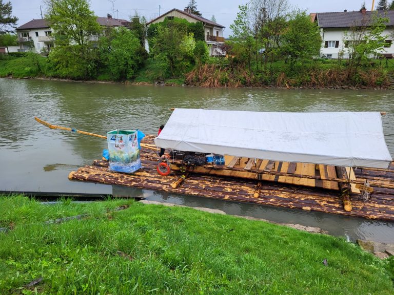 Eindruck aus dem Projekt: Isarfloßfahrt mit dem BITS-Team