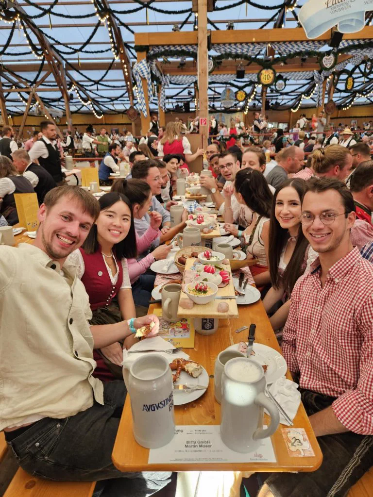 Eindruck vom Wiesn-Besuch der BITS 2023