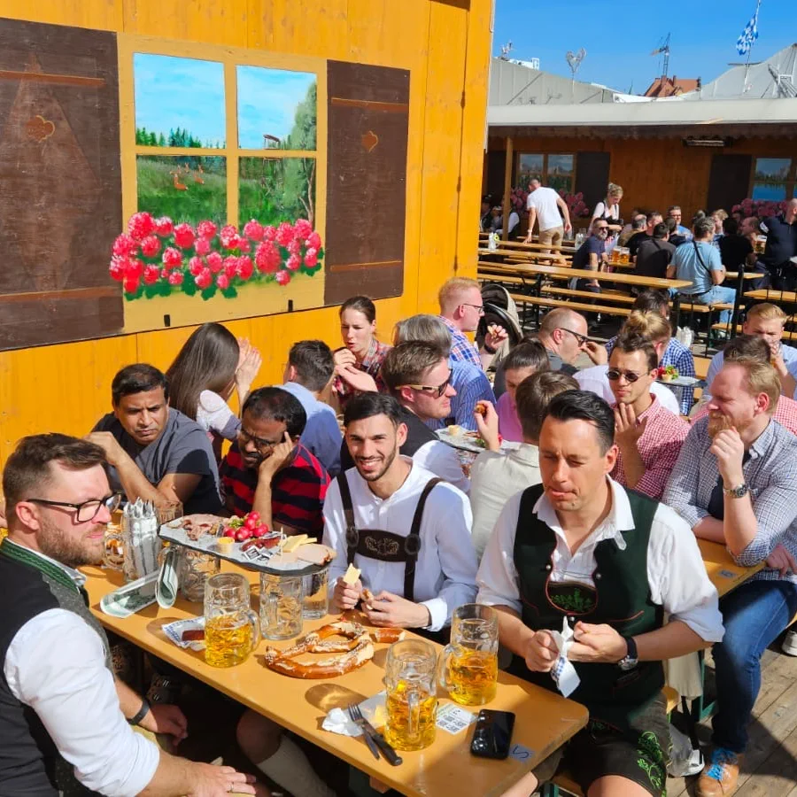 Wiesn-Besuch: Ein Tag voller Spaß und Tradition mit der BITS